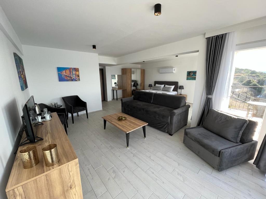 Ni Marin Hotel Milas Exteriör bild