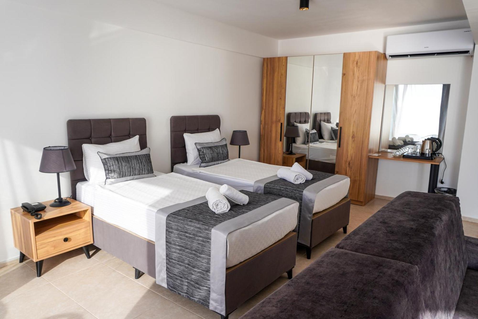 Ni Marin Hotel Milas Exteriör bild